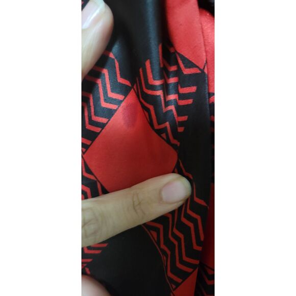 80/90s St. John Bow Neck Red Black Geometric Pattern Silk Work Retro Blouse Sz 6 - Picture 4 of 13